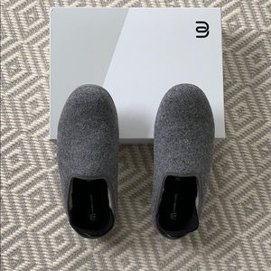 Mahabis men’s slippers NEW, UNWORN